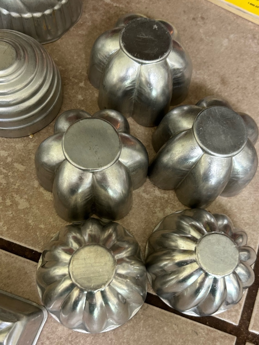 Vintage Mini Jello Molds Lot Of 22 Tart Bundt Cake Round Square Fluted Aluminum - Picture 5 of 10